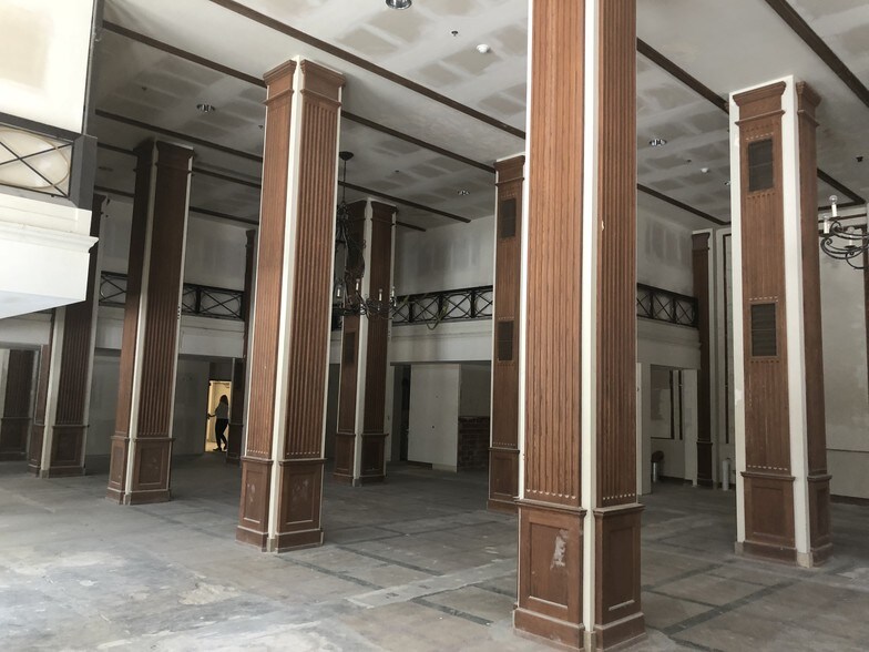 More Photos Of 100 N Market St, Wichita Office For Lease