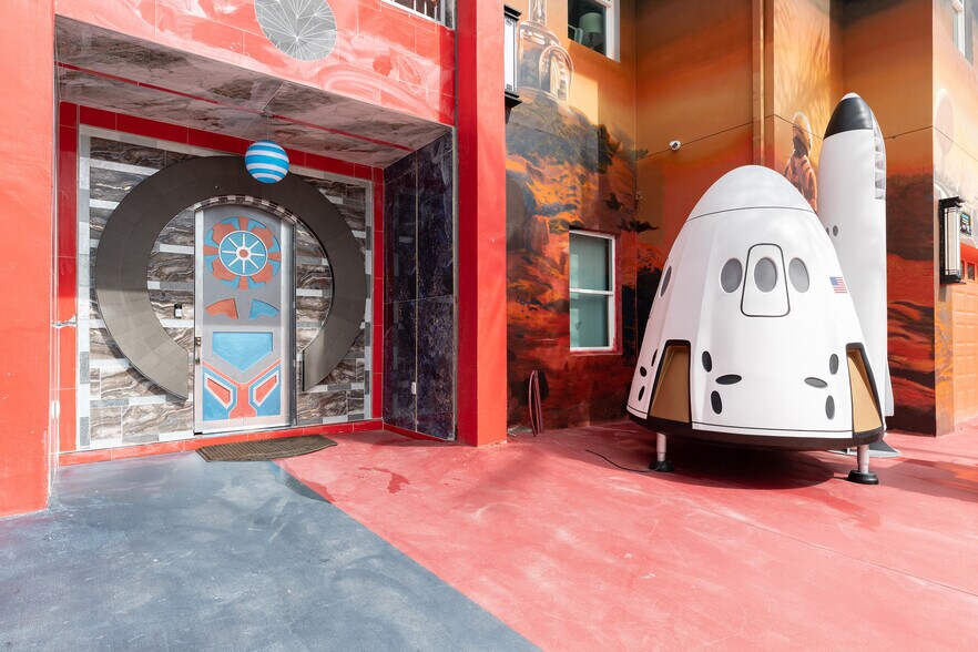 More Photos Of 1015 Fantasy Dr, Davenport Specialty For Sale