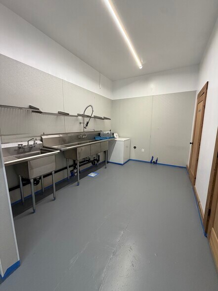 More Photos Of 5221 Pacific Blvd, Huntington Park Warehouse For Lease