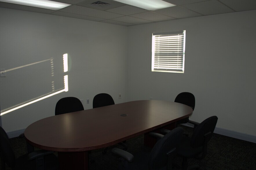 More Photos Of 2979 N 46th Ave, Saint Petersburg Office For Lease