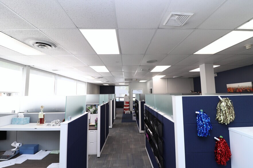 More Photos Of 631-635 Farmington Ave, Hartford Office For Sale