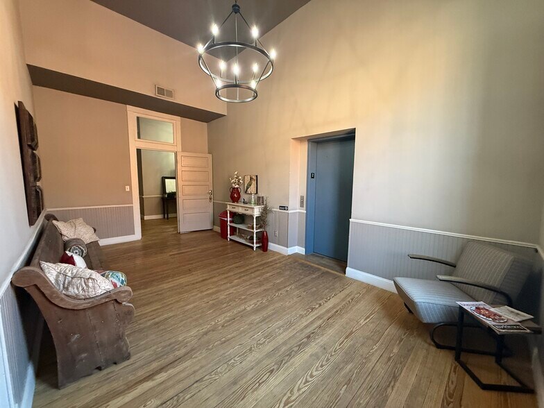 More Photos Of 200 W Main St, Ardmore Storefront Retail Office For Lease