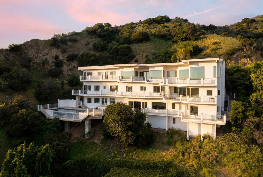 Primary Photo Of 2000 Wattles Dr, Los Angeles Flex For Sale