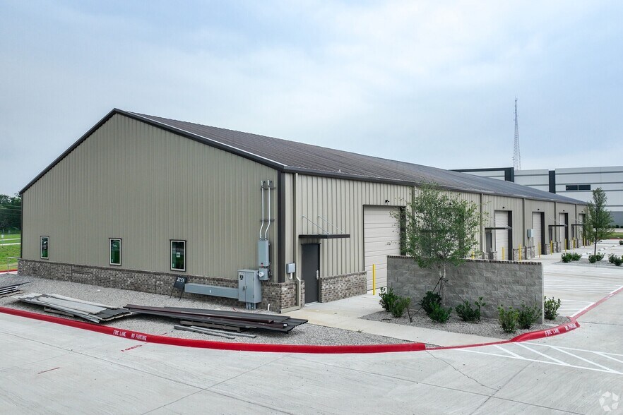 More Photos Of 3265 N McDonald St, McKinney Warehouse For Lease