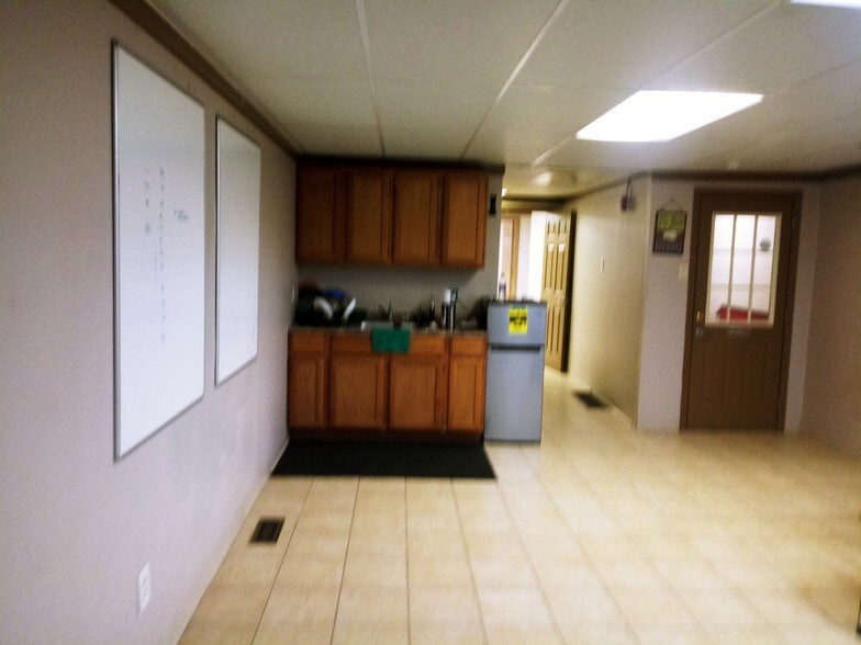 More Photos Of 8870 Frost Ave, Saint Louis Service For Lease
