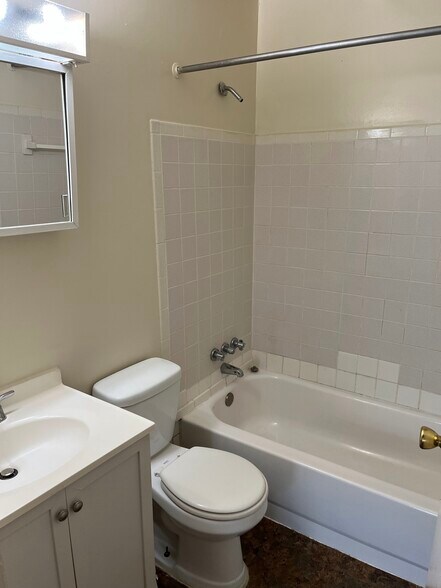 More Photos Of 701 Pyramid Hill Blvd, Hamilton Apartments For Sale