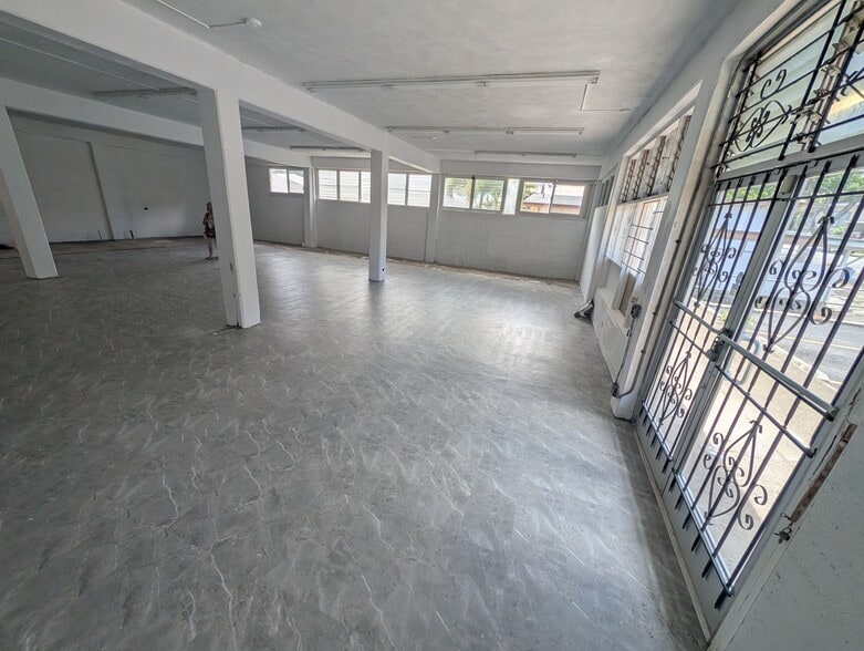 More Photos Of 1638 10th Ave, Honolulu Storefront Retail Office For Sale