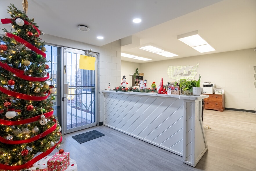 More Photos Of 2118 F St, Bakersfield Office For Lease