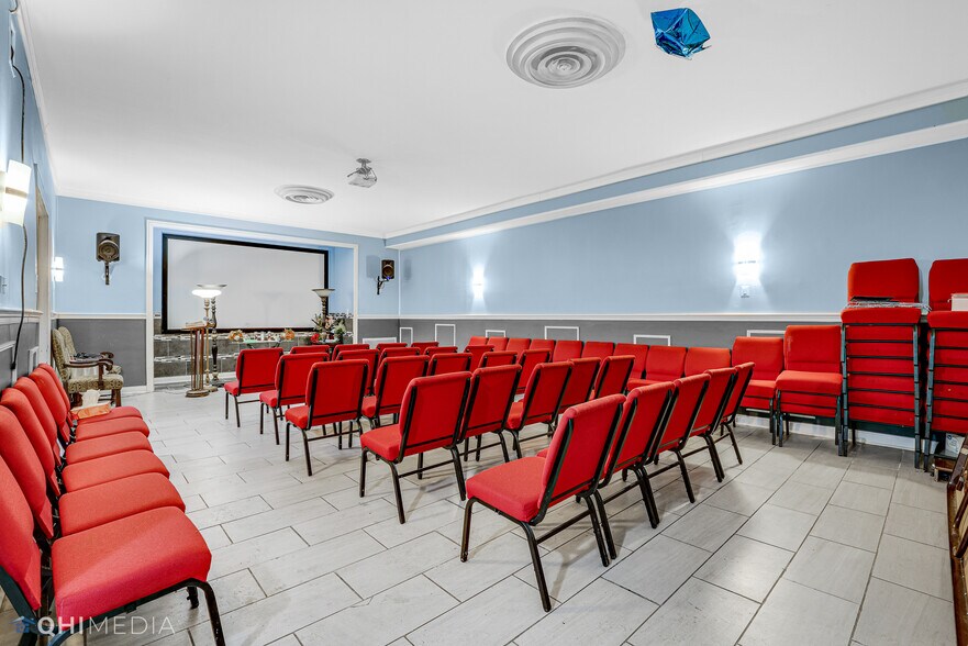More Photos Of 2701 W 63rd St, Chicago Funeral Home For Sale