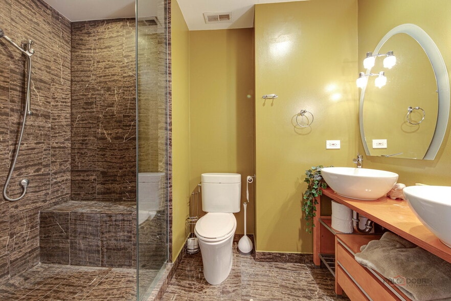 More Photos Of 902 W Newport Ave, Chicago Apartments For Sale