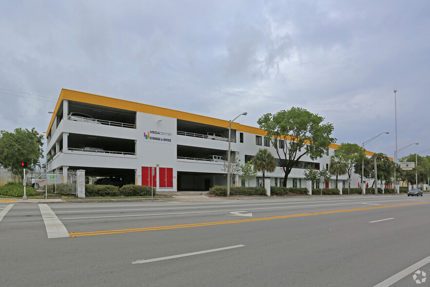 Primary Photo Of 1000 W Pembroke Rd, Hallandale Beach Self Storage For Lease