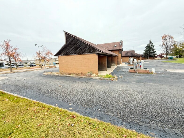 More Photos Of 170 Northland Dr, Medina Carwash For Sale