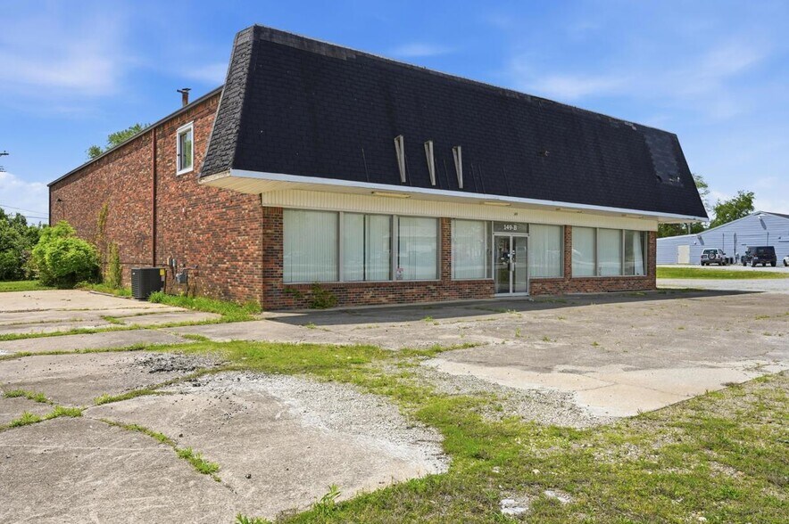 More Photos Of 149 Delaina Dr, Mount Washington Showroom For Sale
