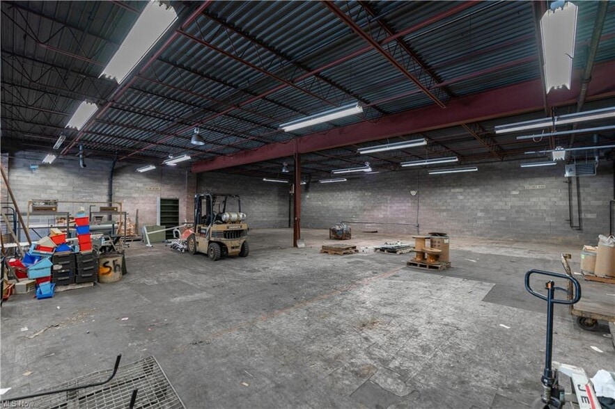 More Photos Of 314 Cherry Ave SE, Canton Warehouse For Sale