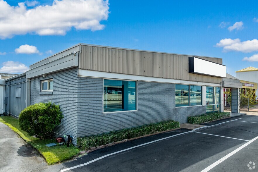 More Photos Of 5633 Southwest Fwy, Houston Freestanding For Lease