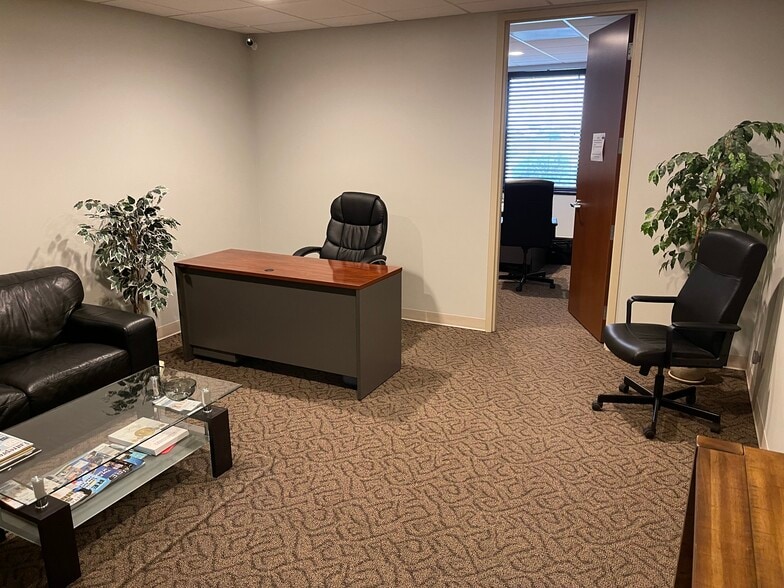 More Photos Of 10700 W Higgins Rd, Rosemont Office For Sale