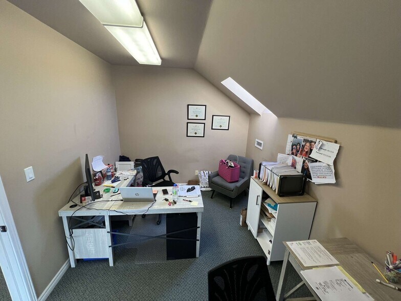 More Photos Of 1040 Gardiners Rd, Kingston Office For Lease