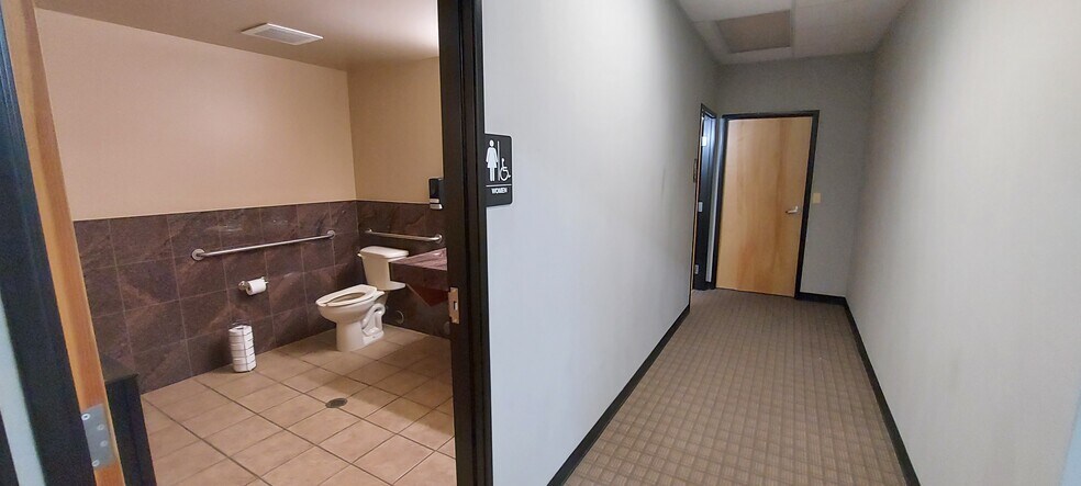More Photos Of 7399 S Tucson Way, Centennial Flex For Lease