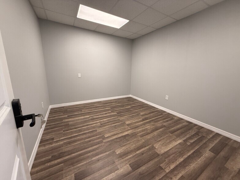 More Photos Of 11300 Space Blvd, Orlando Unknown For Lease