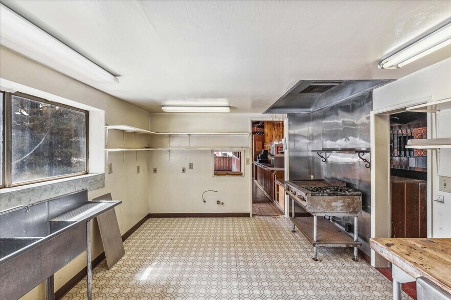 More Photos Of 17604 US-97 Hwy, Weed Apartments For Sale