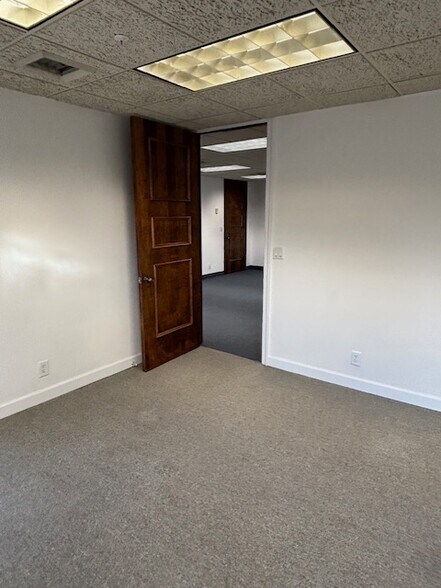 More Photos Of 3000 N Federal Hwy, Fort Lauderdale Storefront For Lease
