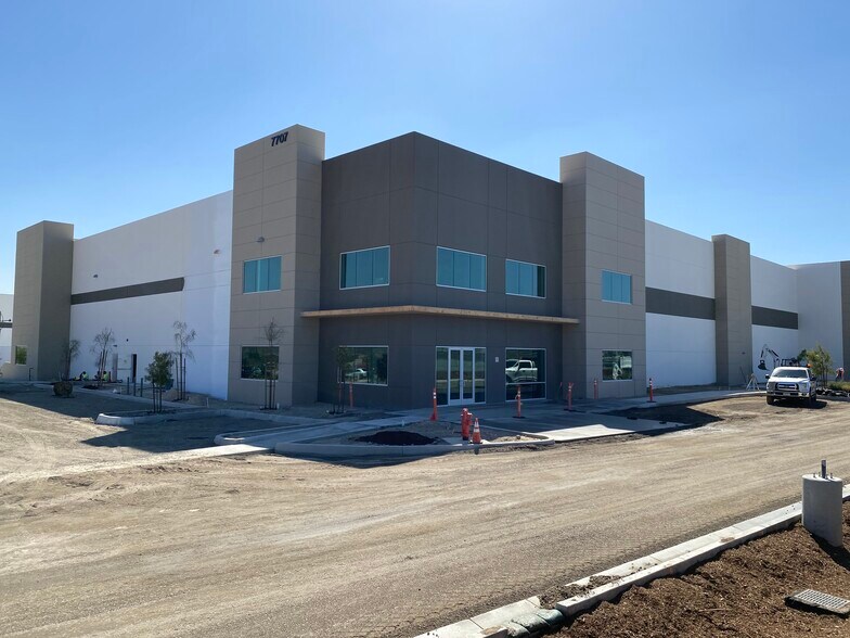 More Photos Of 7707 Paseo de la Fuente, San Diego Warehouse For Lease