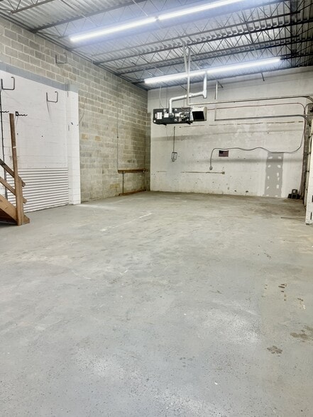 More Photos Of 802 E Pennsylvania Blvd, Feasterville Trevose Industrial For Lease