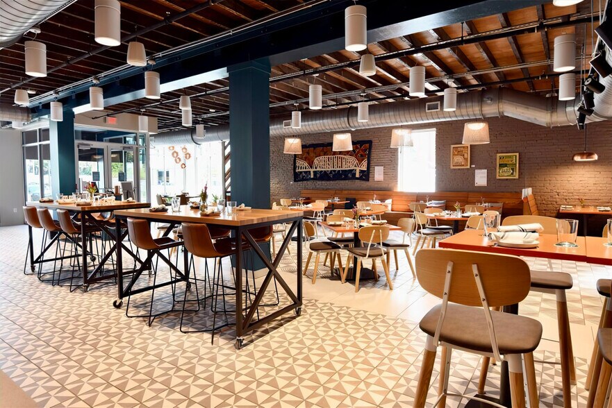 More Photos Of 552 E Market St, Louisville Office For Lease