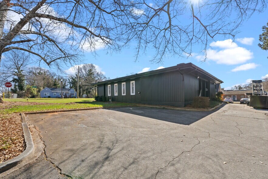 More Photos Of 325 Candler Rd, Atlanta Coworking Space