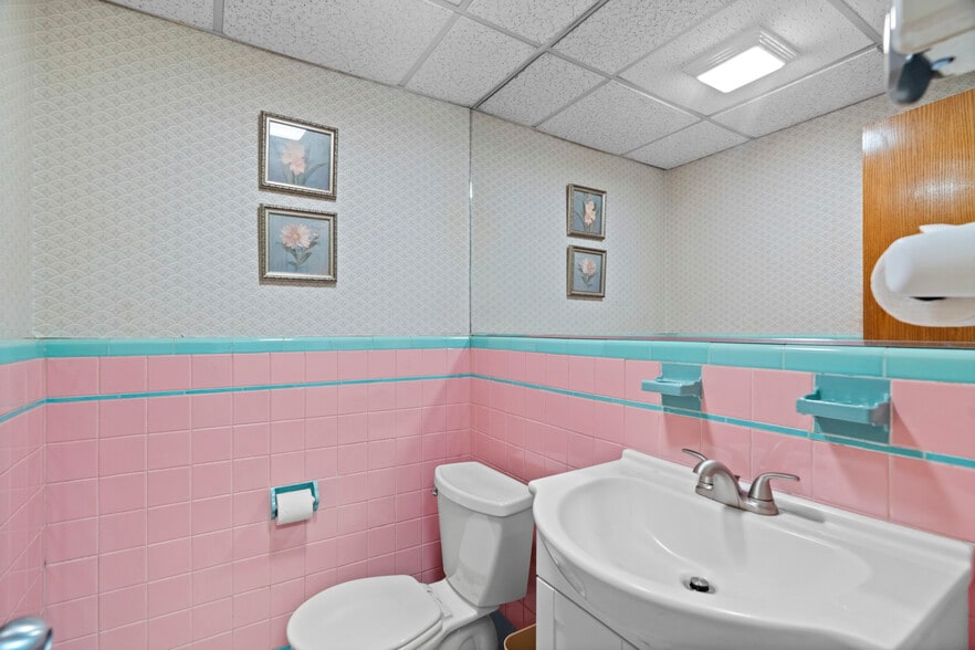 More Photos Of 1481 Chapel St, New Haven Office For Sale