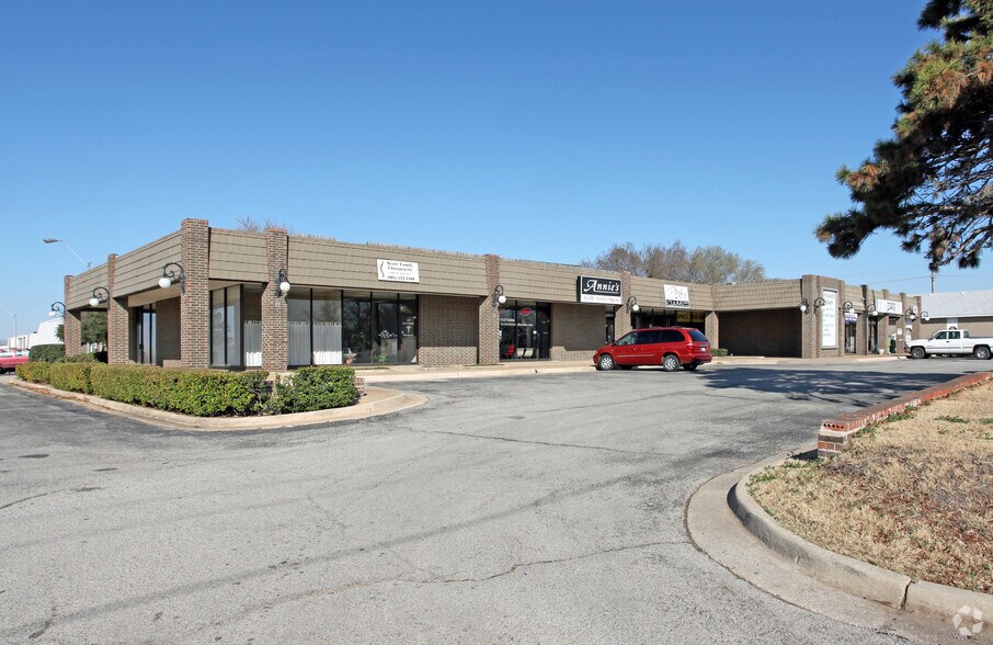 Primary Photo Of 920-932 24th Ave SW, Norman General Retail For Lease