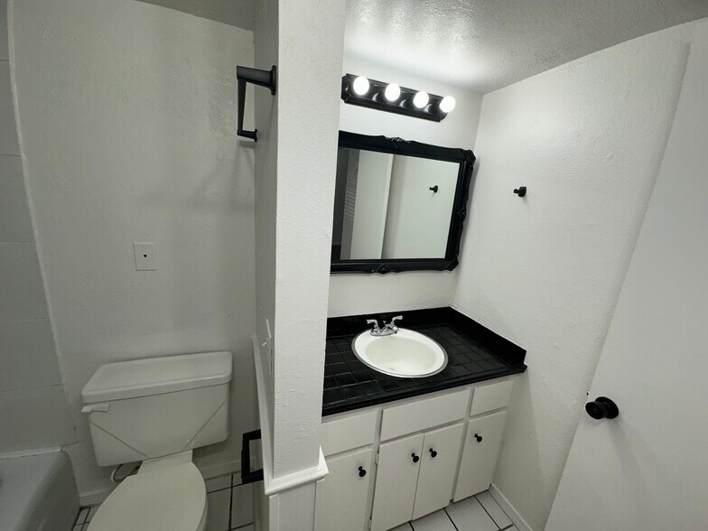 More Photos Of 700-710 NW 17th St, Oklahoma City Apartments For Sale