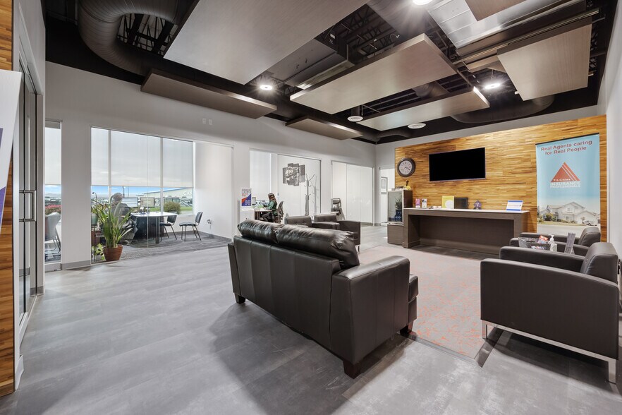 More Photos Of 9425 Sandifur Pky, Pasco Office For Sale