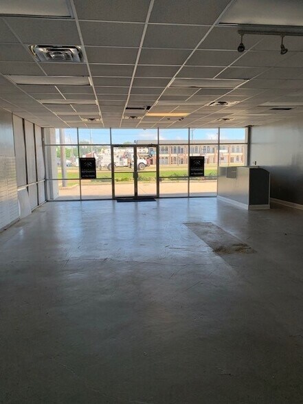 More Photos Of 9230 Florida Blvd, Baton Rouge General Retail For Sale