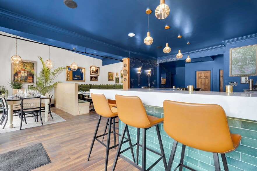 More Photos Of 2312 Abercorn St, Savannah Storefront Retail Residential For Sale