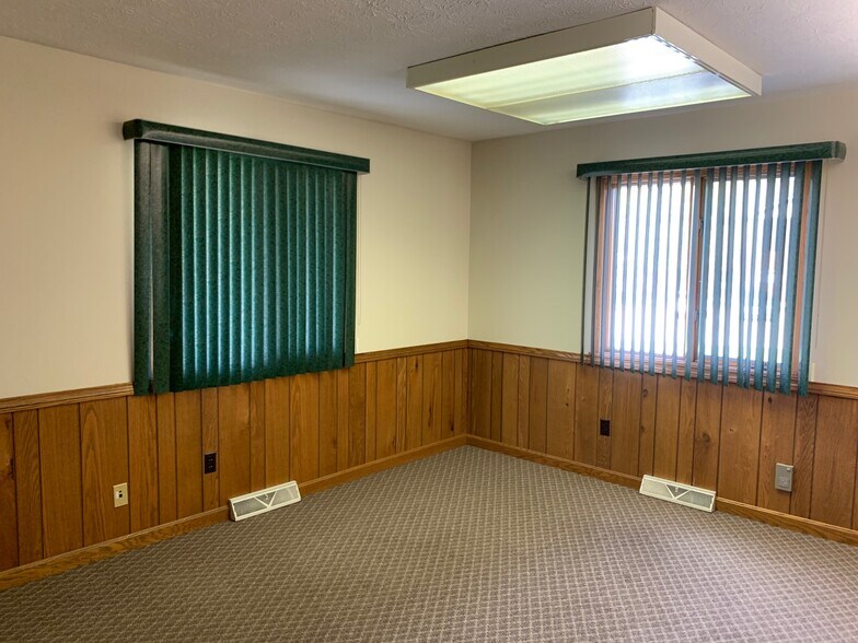 More Photos Of 525 N Broad St, Canfield Office For Lease