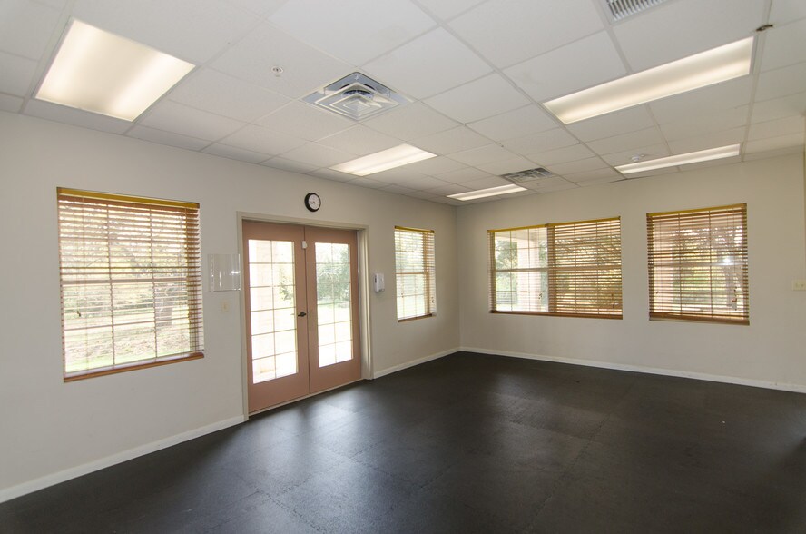 More Photos Of 400 Old Highway 290, Dripping Springs Healthcare For Sale