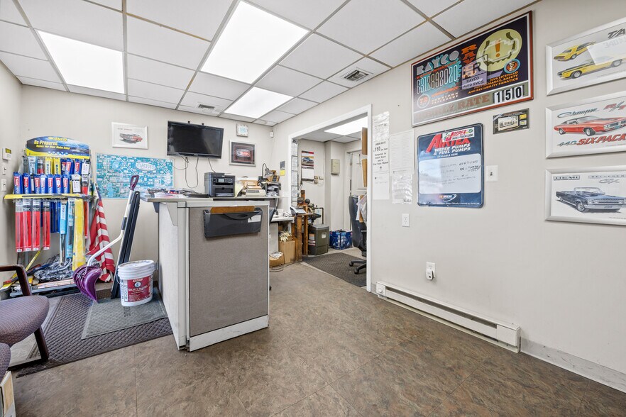 More Photos Of 72 Terry St, Patchogue Auto Repair For Sale