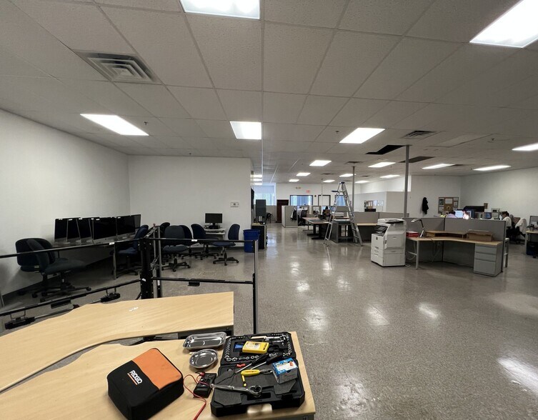 More Photos Of 4 Pin Oak Dr, Branford Industrial For Lease