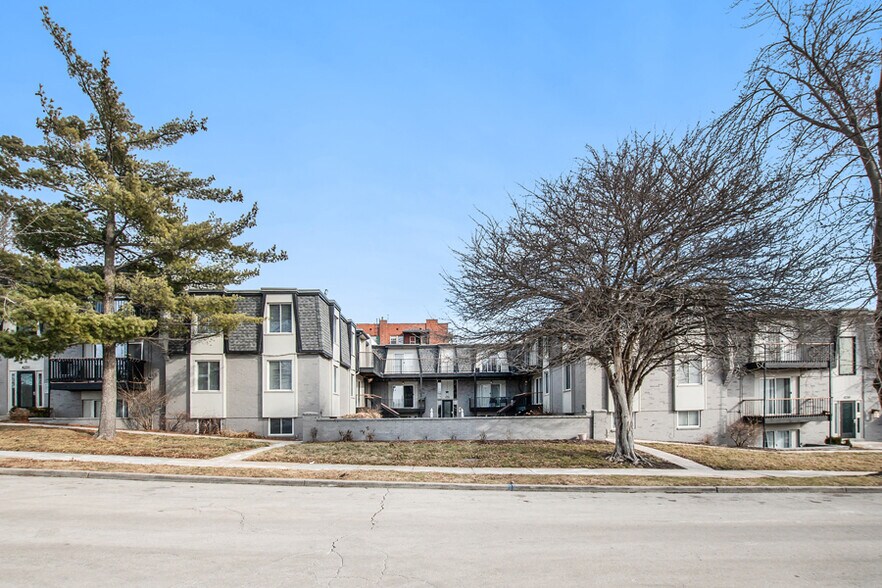 Primary Photo Of 4231-4239 Walnut St, Kansas City Apartments For Sale