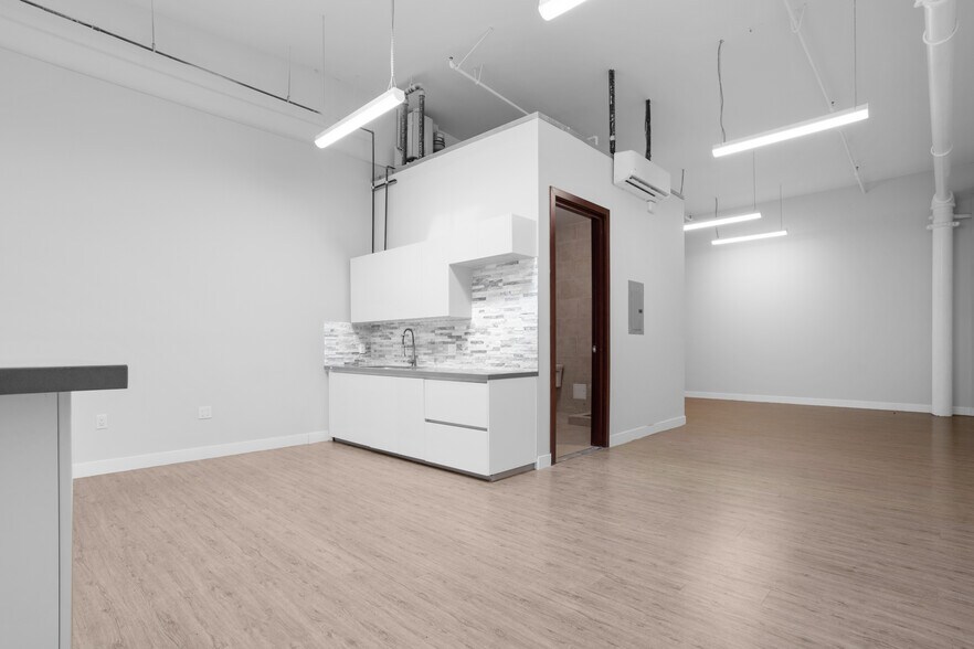 More Photos Of 3751-3761 S Hill St, Los Angeles Warehouse For Lease