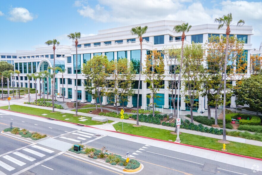 More Photos Of 2450 Colorado Ave, Santa Monica Office For Lease
