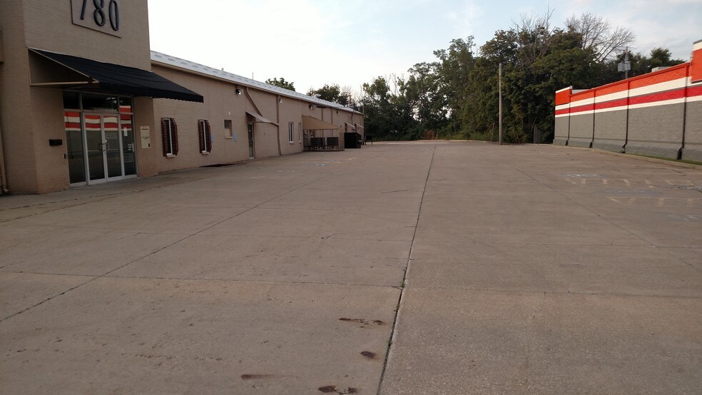 More Photos Of 780 W Park Ave, Mansfield Medical For Lease