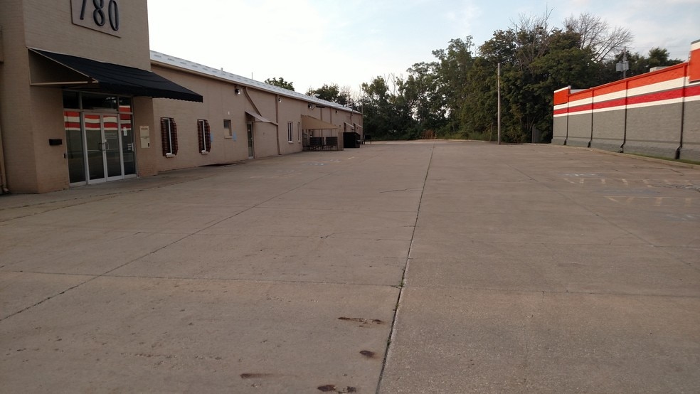 More Photos Of 780 W Park Ave, Mansfield Medical For Sale