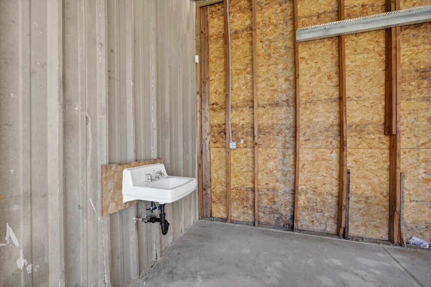 More Photos Of 1110 Ramirez St, Marysville Auto Dealership For Sale