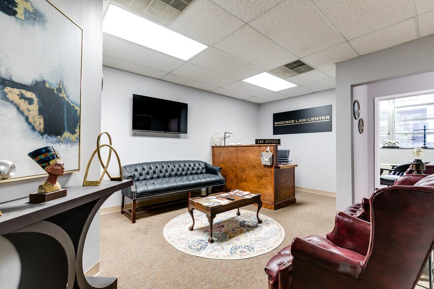 More Photos Of 2025 E Main St, Richmond Office For Lease