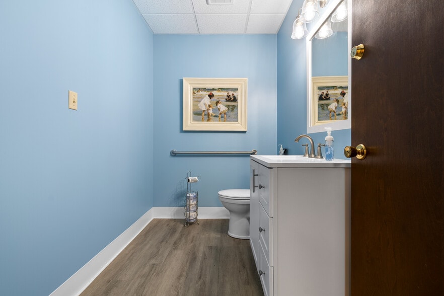 More Photos Of 81-90 N Miller Rd, Fairlawn Office For Sale