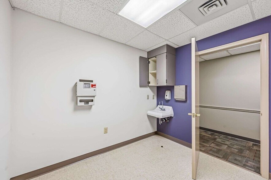 More Photos Of 412 E River St, Elyria Office For Sale