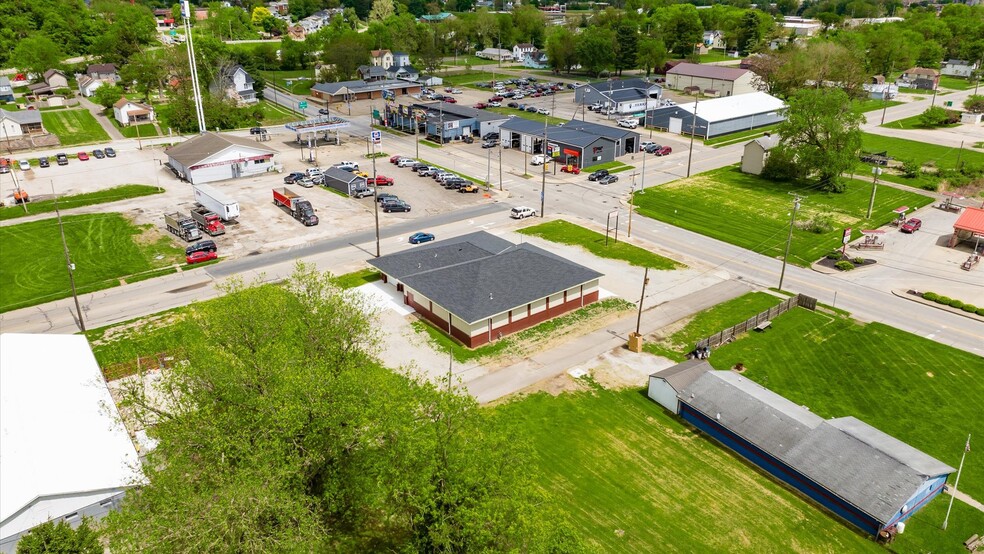 Primary Photo Of 423 State St, Zanesville Light Distribution For Sale