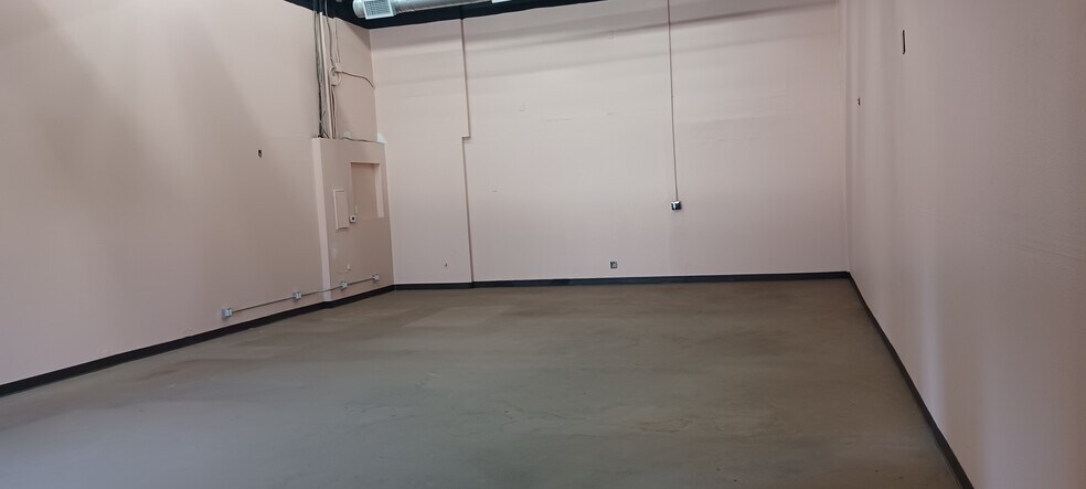 More Photos Of 135 E Chestnut Ave, Monrovia Flex For Lease